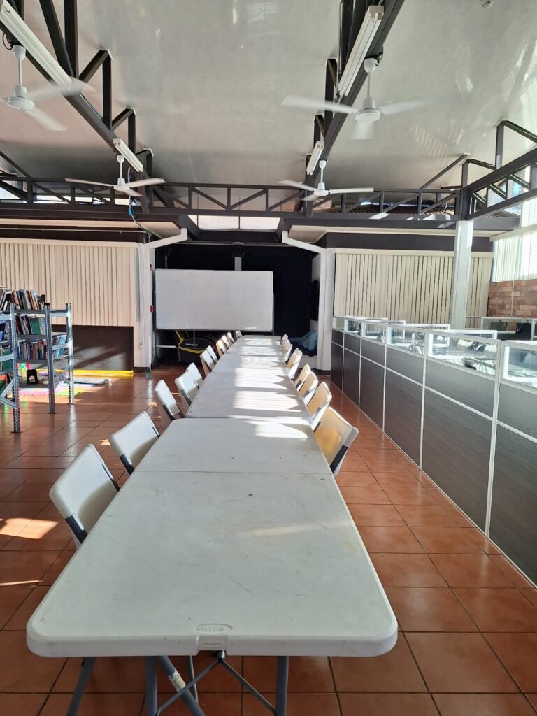 Mobiliario para actividades y talleres de la Biblioteca Municipal