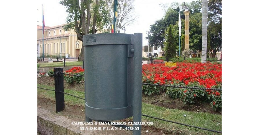 2018CD-000437; Basureros Metálicos Parques